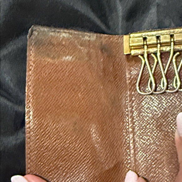 Louis Vuitton Authentic Brown and Gold Monogram 6 Key Case -As Is - Picture 4 of 9